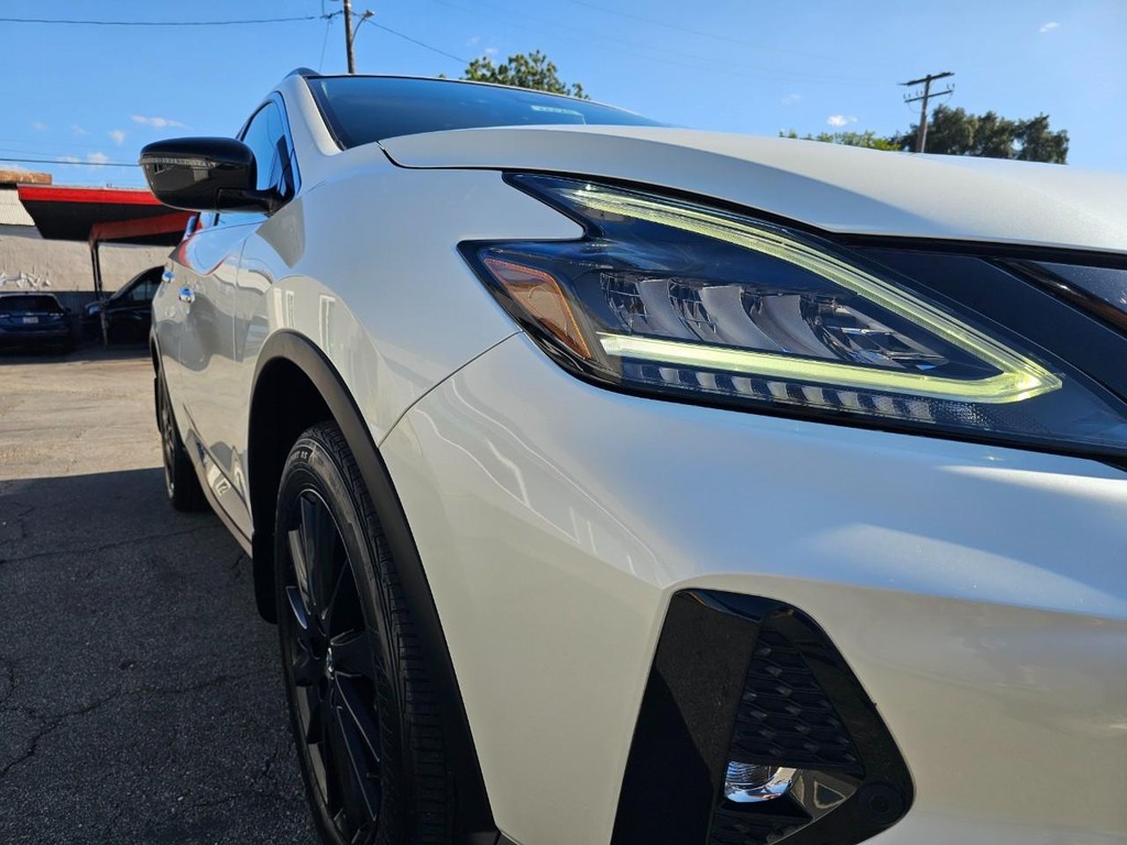 Nissan Murano Vehicle Full-screen Gallery Image 9