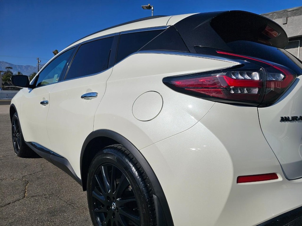 Nissan Murano Vehicle Full-screen Gallery Image 11