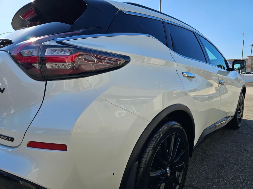 Nissan Murano Vehicle Full-screen Gallery Image 12