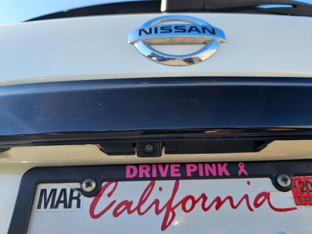 Nissan Murano Vehicle Full-screen Gallery Image 14