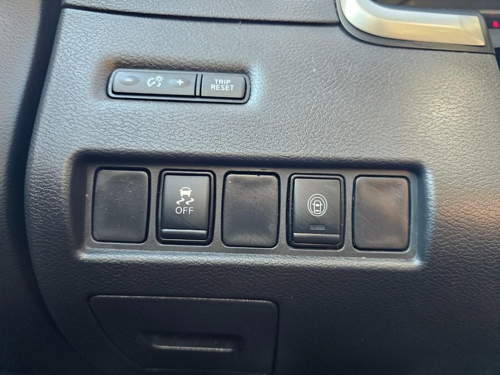 Nissan Murano Vehicle Full-screen Gallery Image 18
