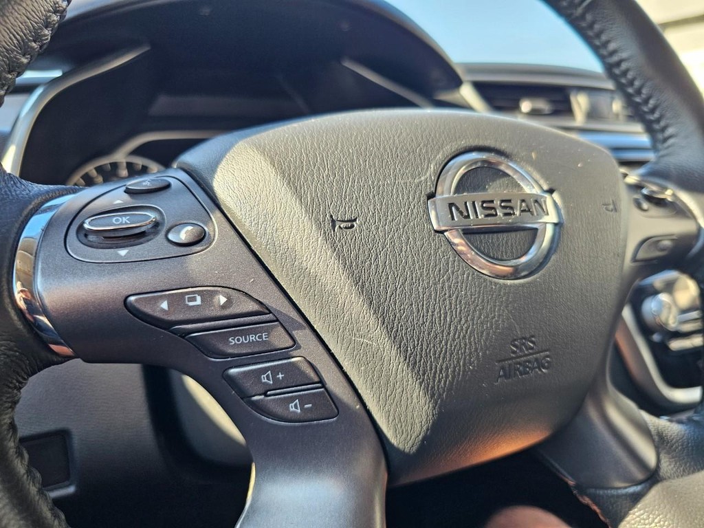 Nissan Murano Vehicle Full-screen Gallery Image 20