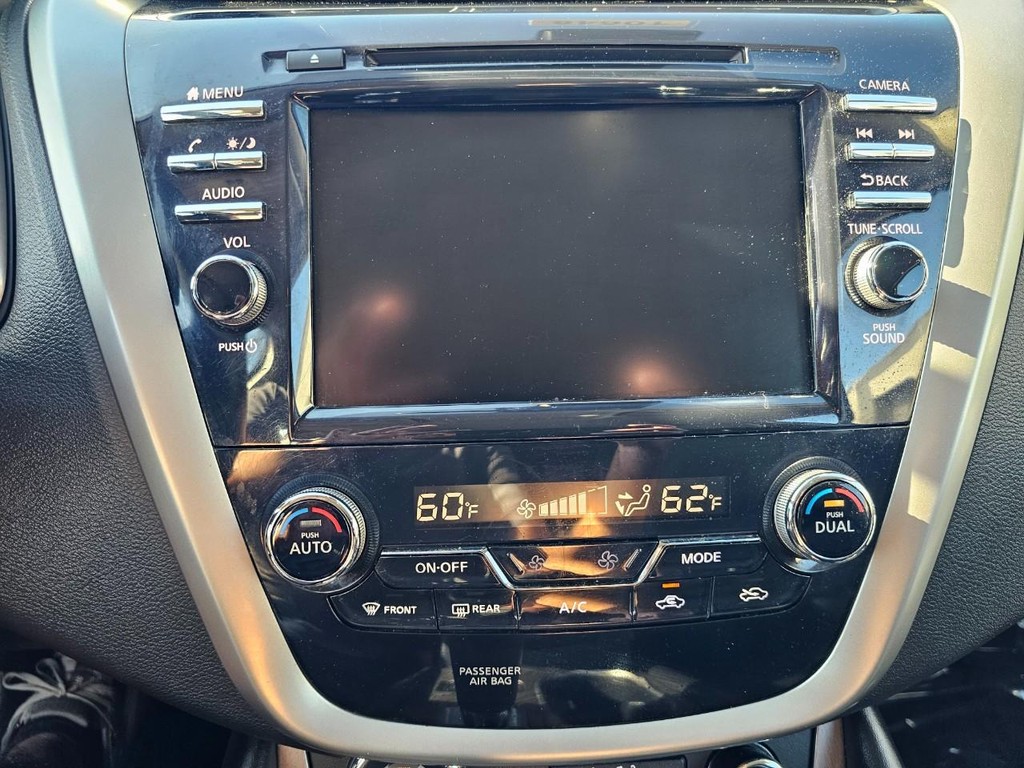 Nissan Murano Vehicle Full-screen Gallery Image 22