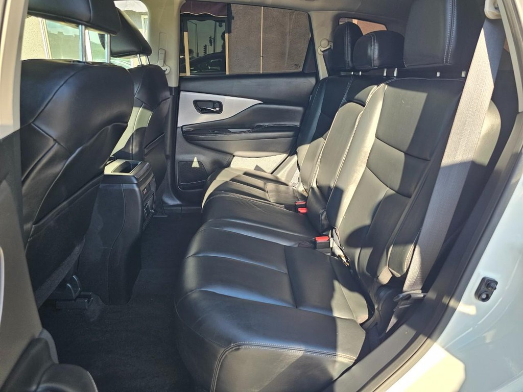 Nissan Murano Vehicle Full-screen Gallery Image 26