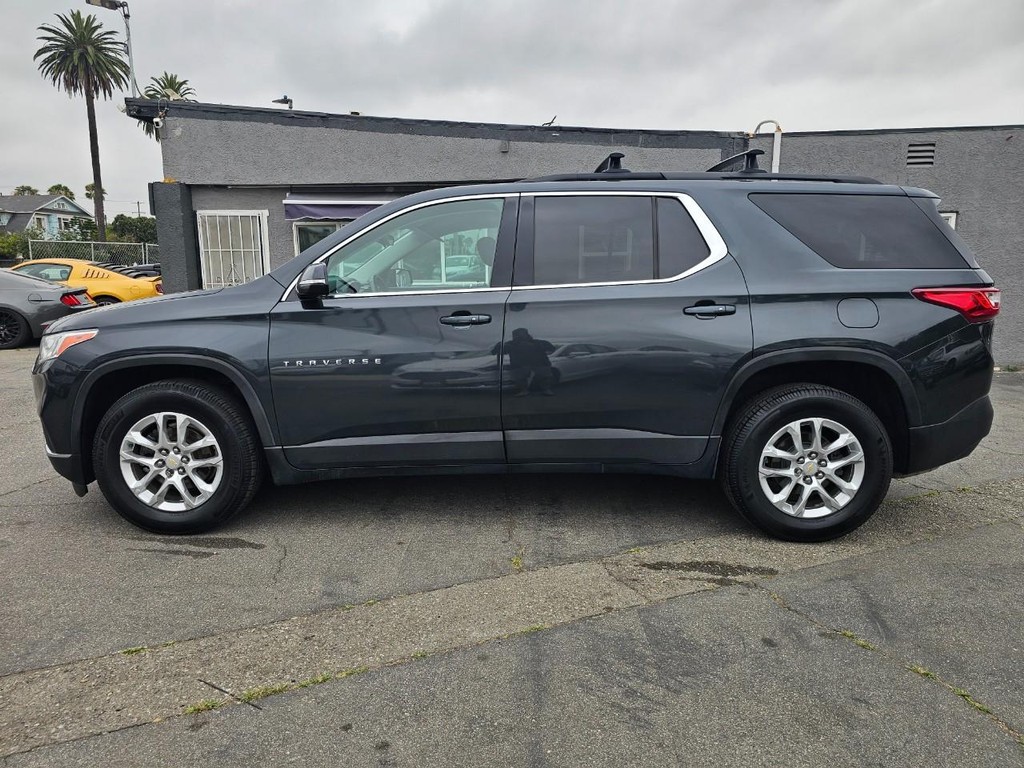 Chevrolet Traverse Vehicle Full-screen Gallery Image 2