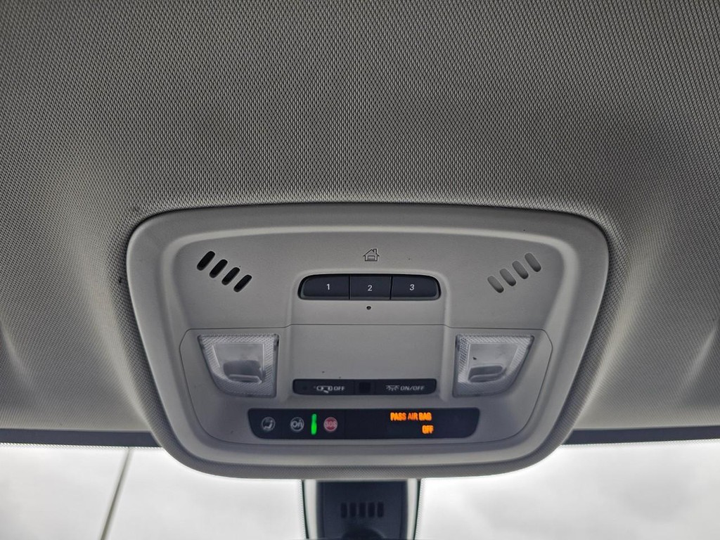 Chevrolet Traverse Vehicle Full-screen Gallery Image 32