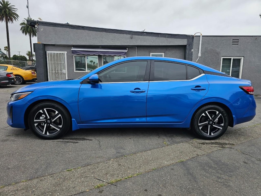 Nissan Sentra Vehicle Full-screen Gallery Image 2