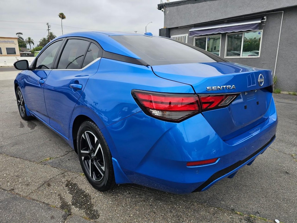 Nissan Sentra Vehicle Full-screen Gallery Image 3