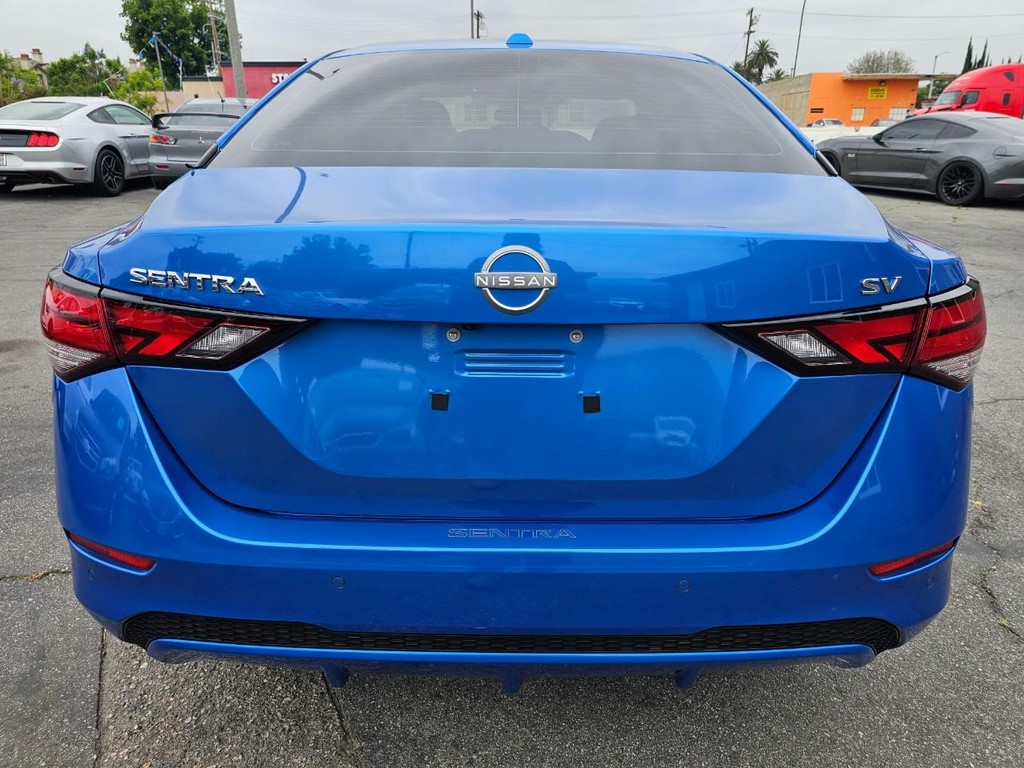 Nissan Sentra Vehicle Full-screen Gallery Image 4