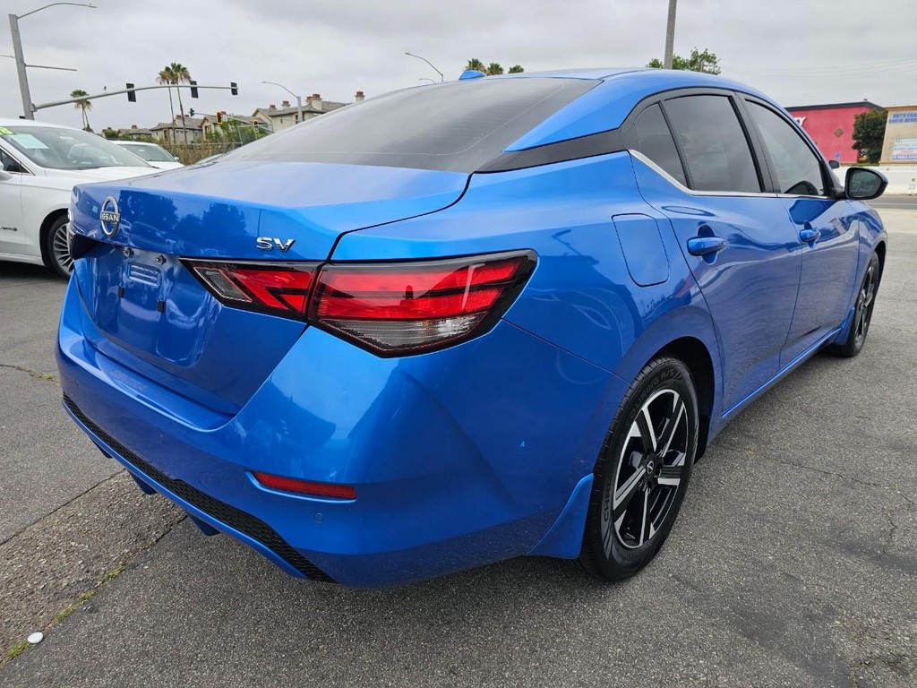 Nissan Sentra Vehicle Full-screen Gallery Image 5