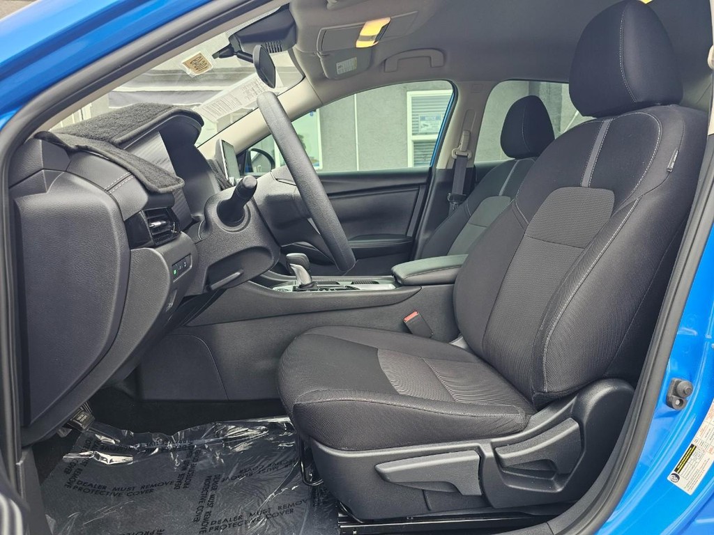 Nissan Sentra Vehicle Full-screen Gallery Image 17