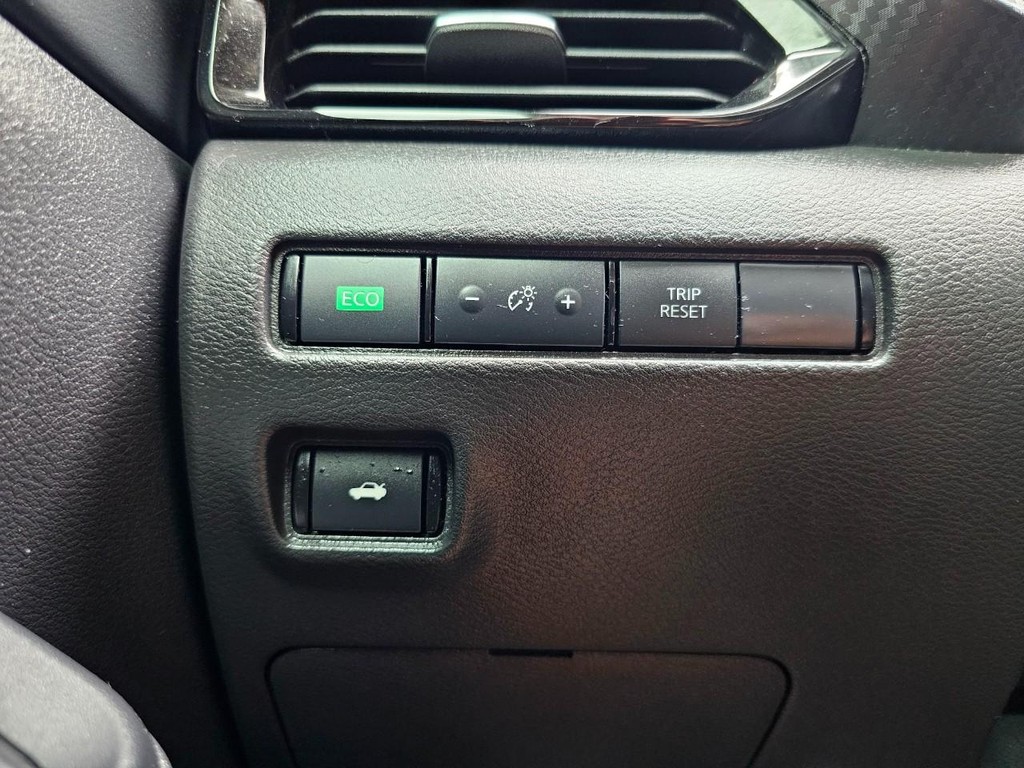 Nissan Sentra Vehicle Full-screen Gallery Image 18