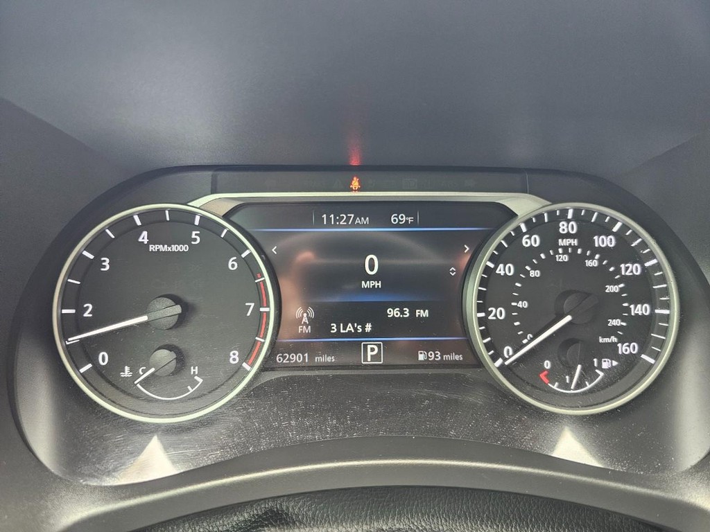 Nissan Sentra Vehicle Full-screen Gallery Image 19