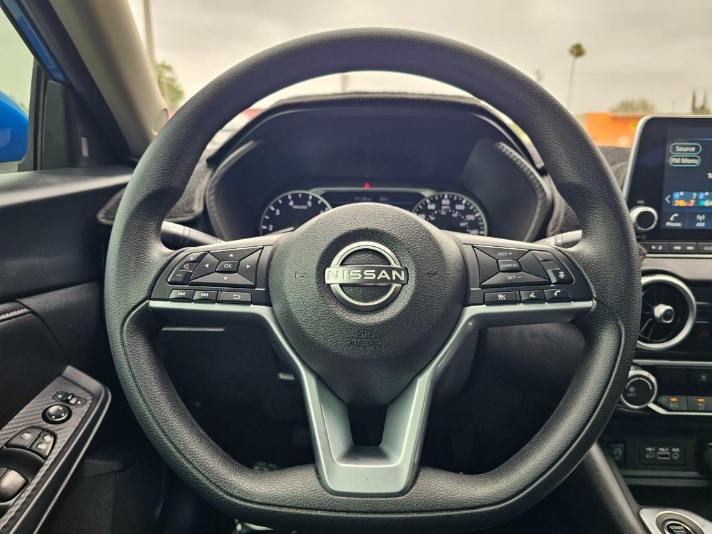 Nissan Sentra Vehicle Full-screen Gallery Image 26