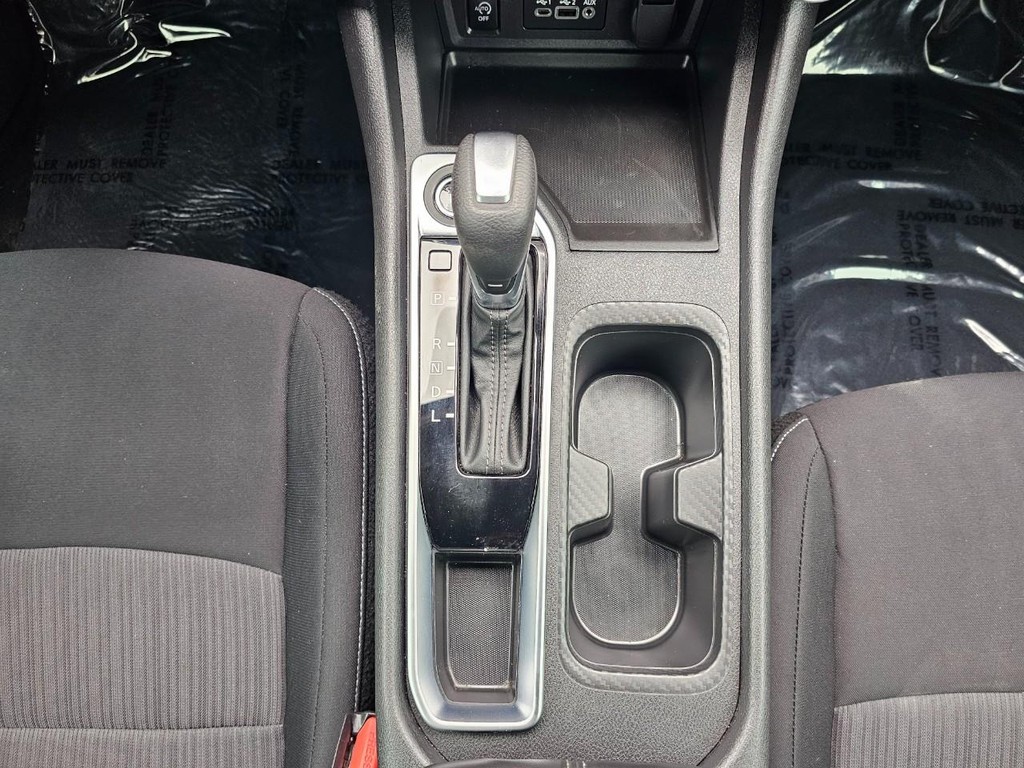 Nissan Sentra Vehicle Full-screen Gallery Image 29