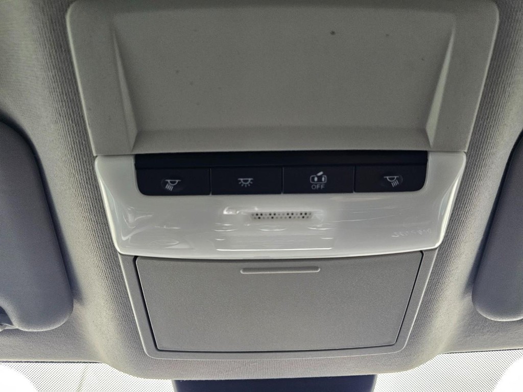 Nissan Sentra Vehicle Full-screen Gallery Image 30