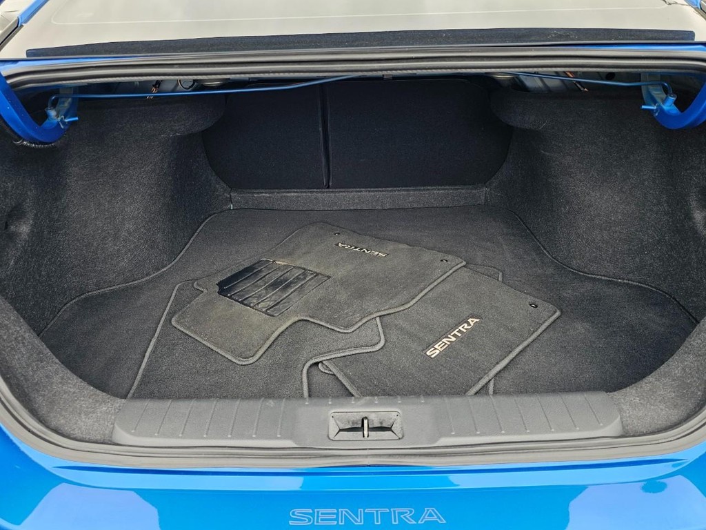 Nissan Sentra Vehicle Full-screen Gallery Image 31
