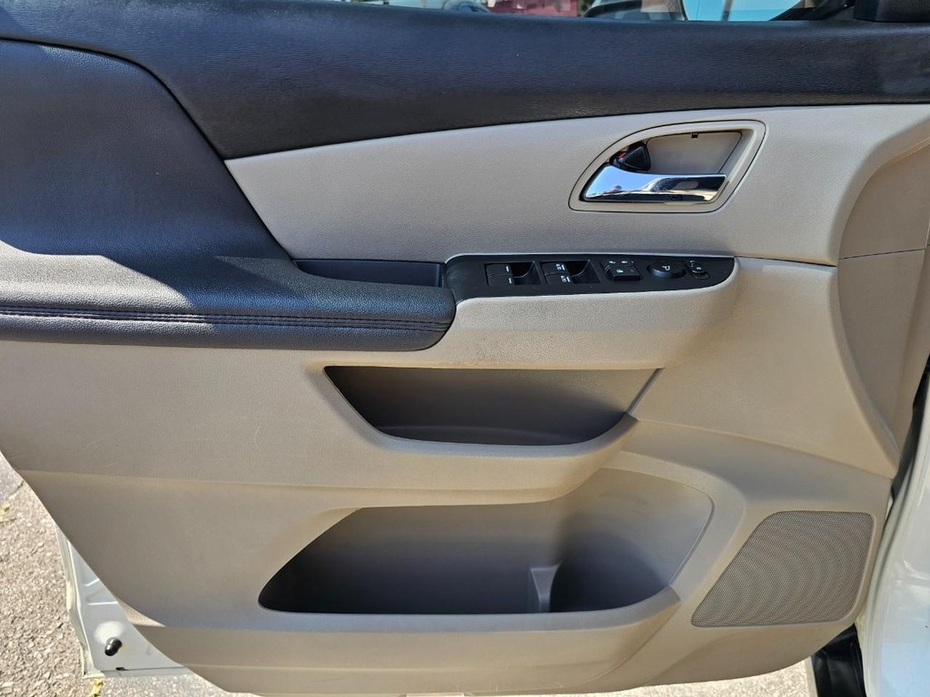 Honda Odyssey Vehicle Full-screen Gallery Image 16