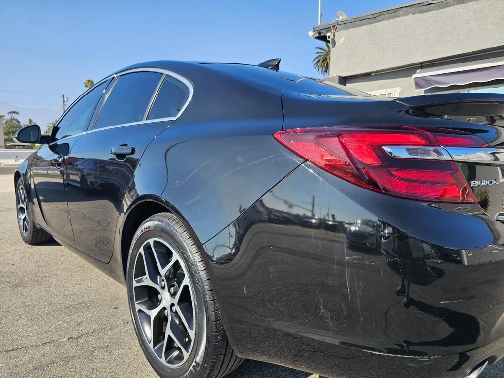 Buick Regal Vehicle Full-screen Gallery Image 11
