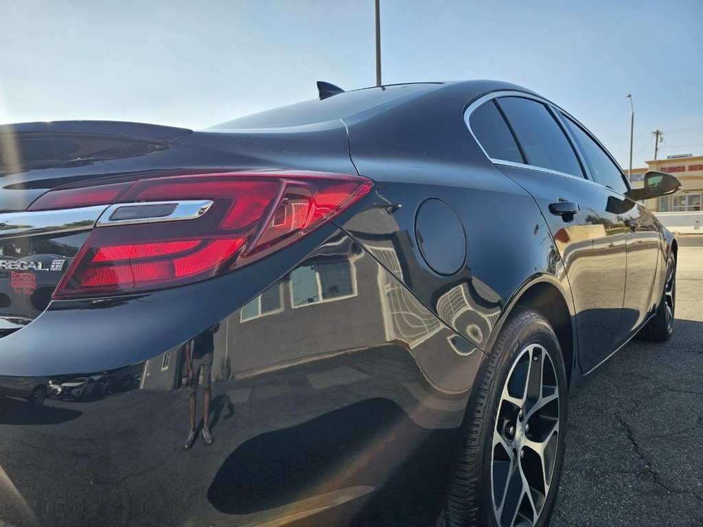 Buick Regal Vehicle Full-screen Gallery Image 12
