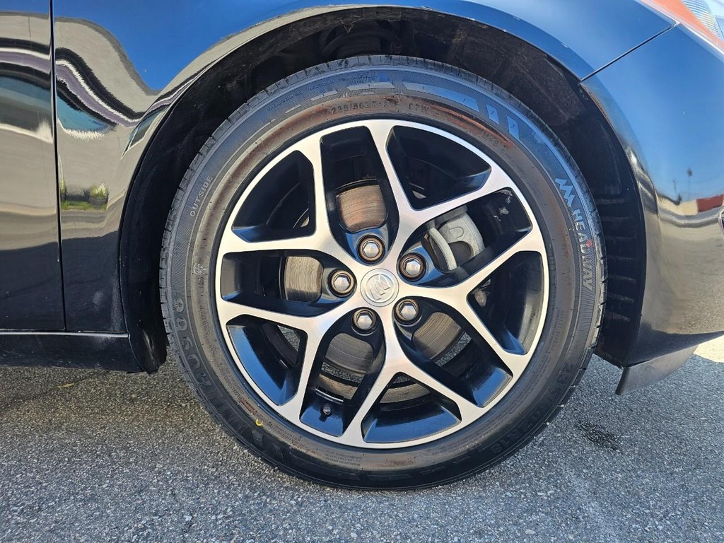Buick Regal Vehicle Full-screen Gallery Image 13
