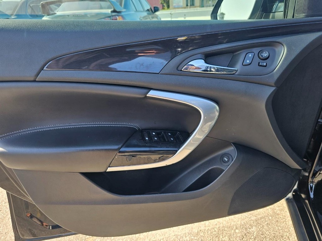 Buick Regal Vehicle Full-screen Gallery Image 14