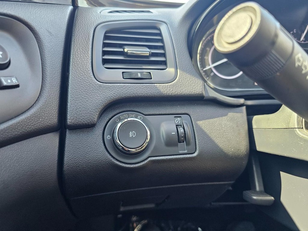 Buick Regal Vehicle Full-screen Gallery Image 16