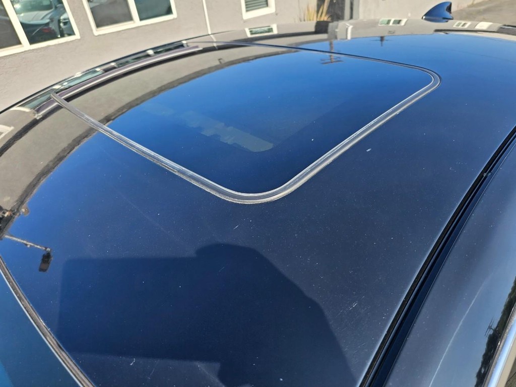 Buick Regal Vehicle Full-screen Gallery Image 19