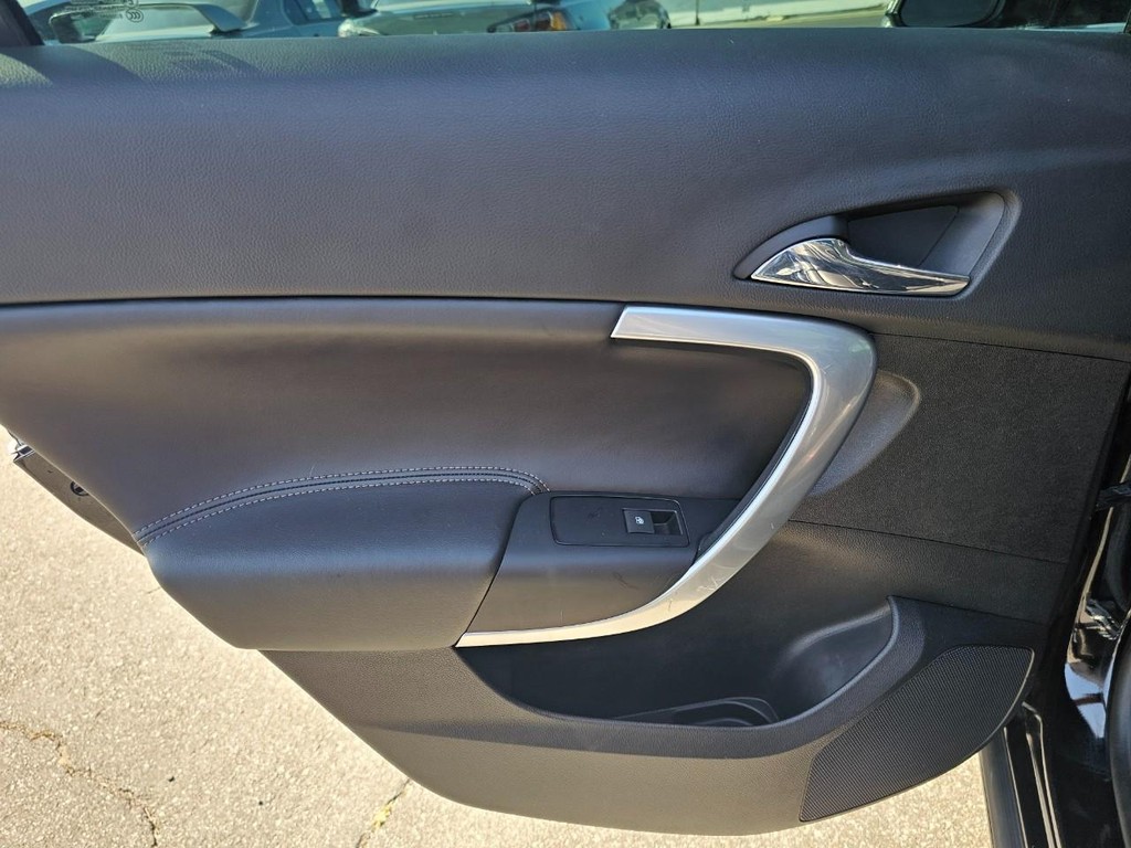 Buick Regal Vehicle Full-screen Gallery Image 20