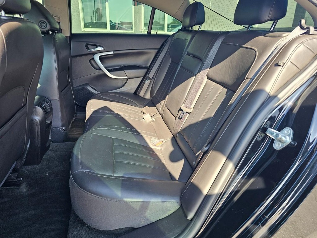 Buick Regal Vehicle Full-screen Gallery Image 21