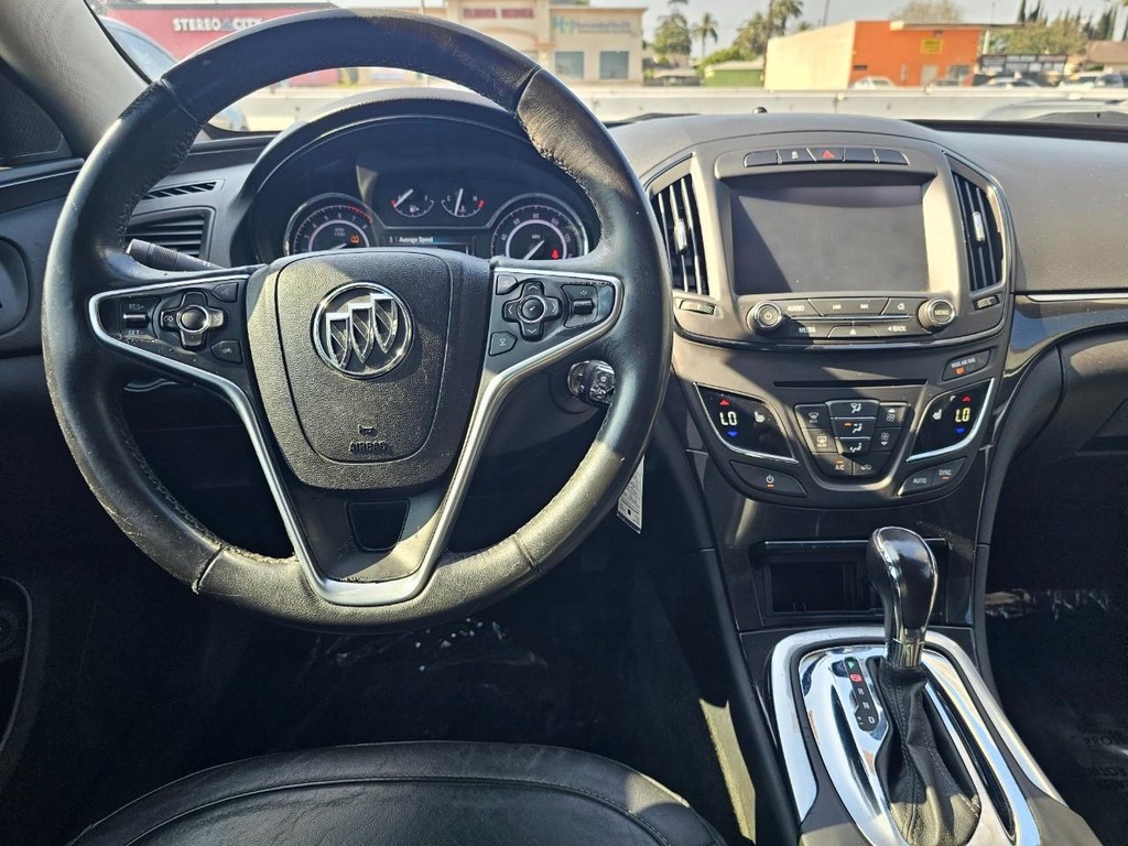 Buick Regal Vehicle Full-screen Gallery Image 23