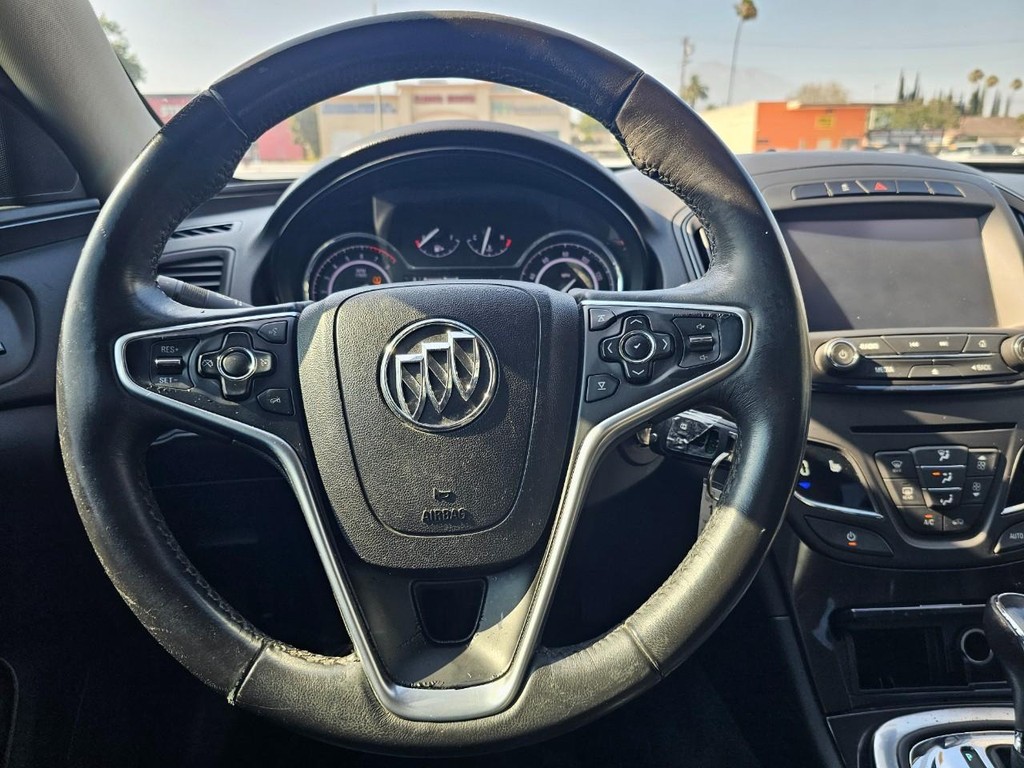 Buick Regal Vehicle Full-screen Gallery Image 24