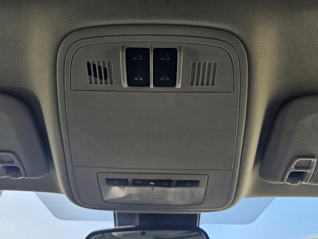 Buick Regal Vehicle Full-screen Gallery Image 28