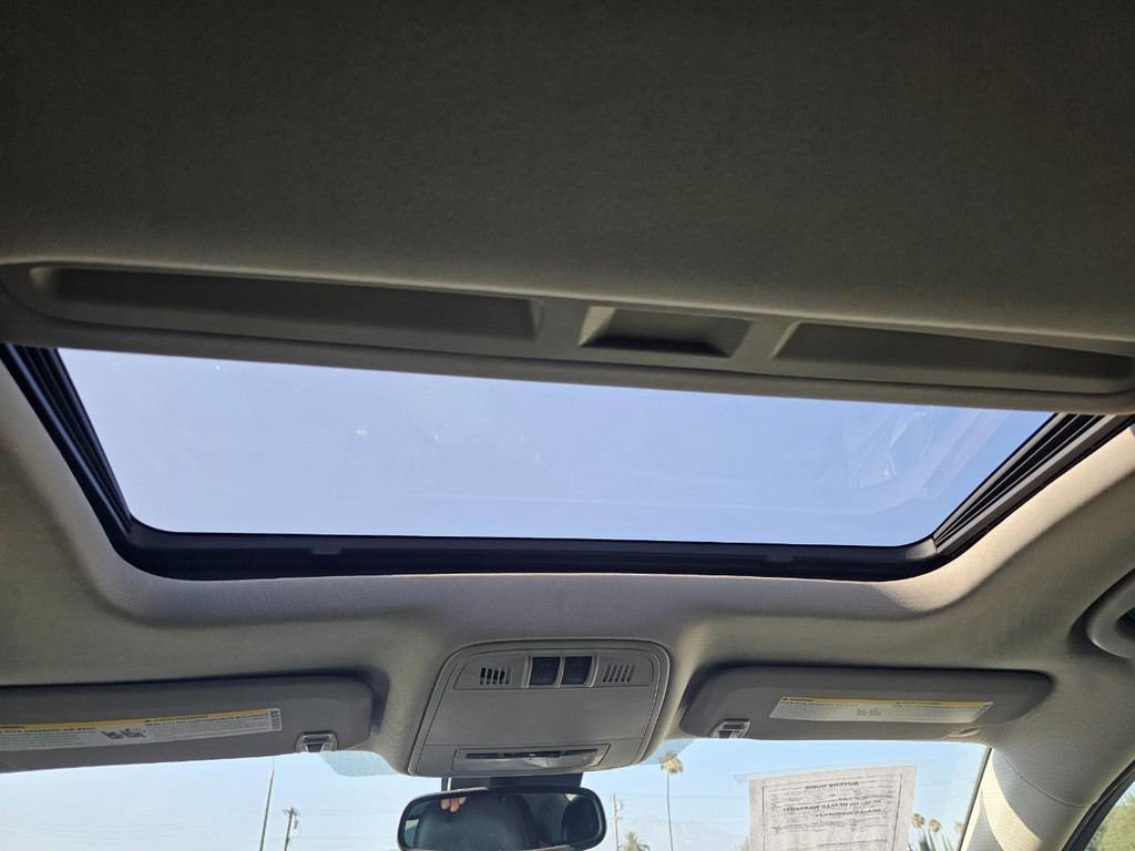 Buick Regal Vehicle Full-screen Gallery Image 29