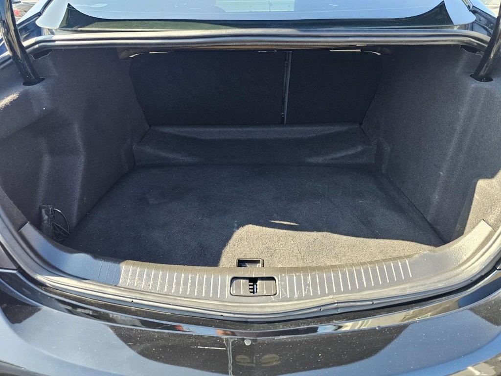 Buick Regal Vehicle Full-screen Gallery Image 30