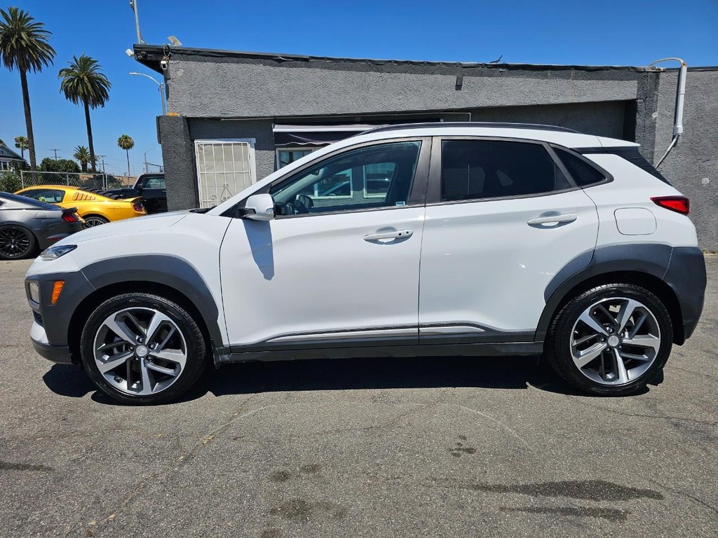 Hyundai Kona Vehicle Full-screen Gallery Image 3