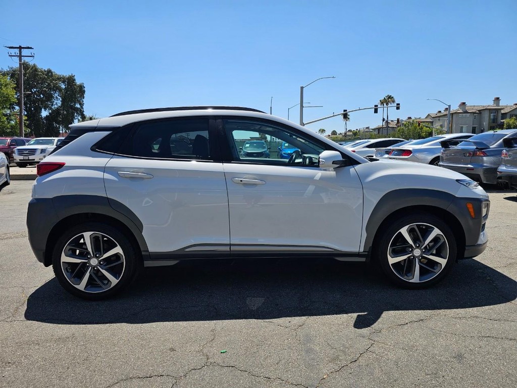 Hyundai Kona Vehicle Full-screen Gallery Image 7