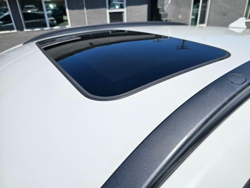 Hyundai Kona Vehicle Full-screen Gallery Image 15