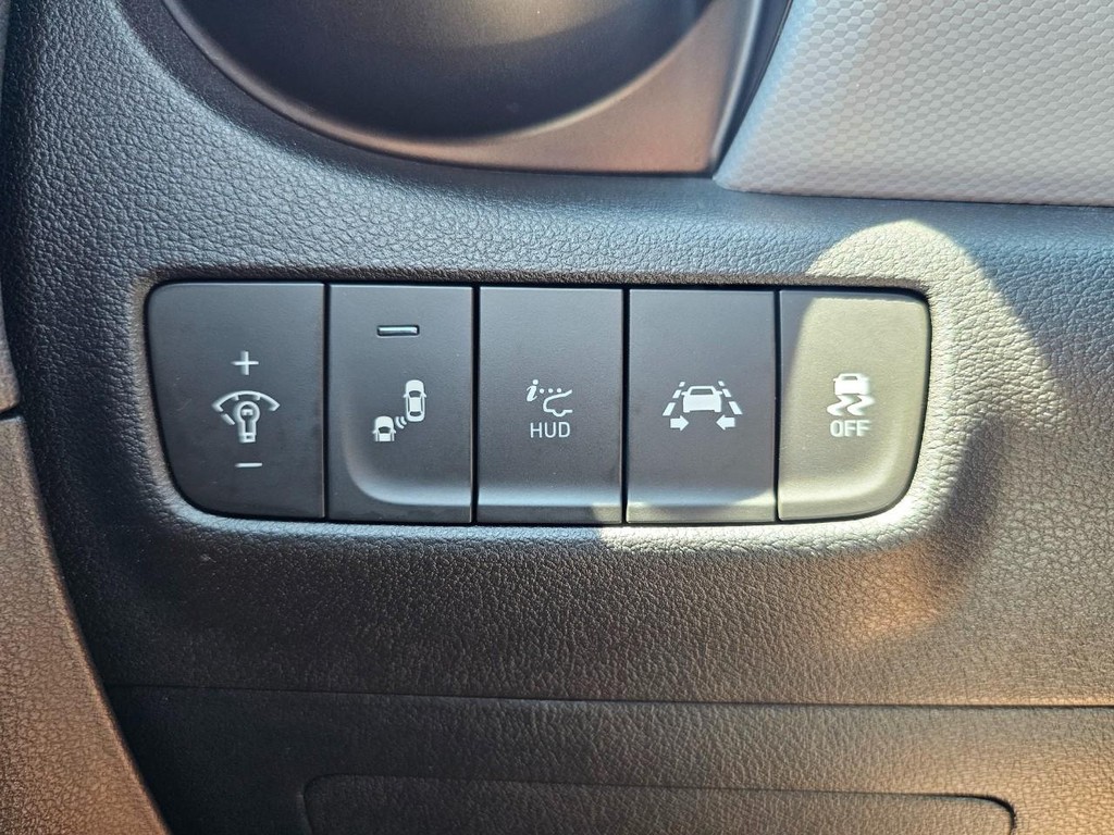 Hyundai Kona Vehicle Full-screen Gallery Image 19