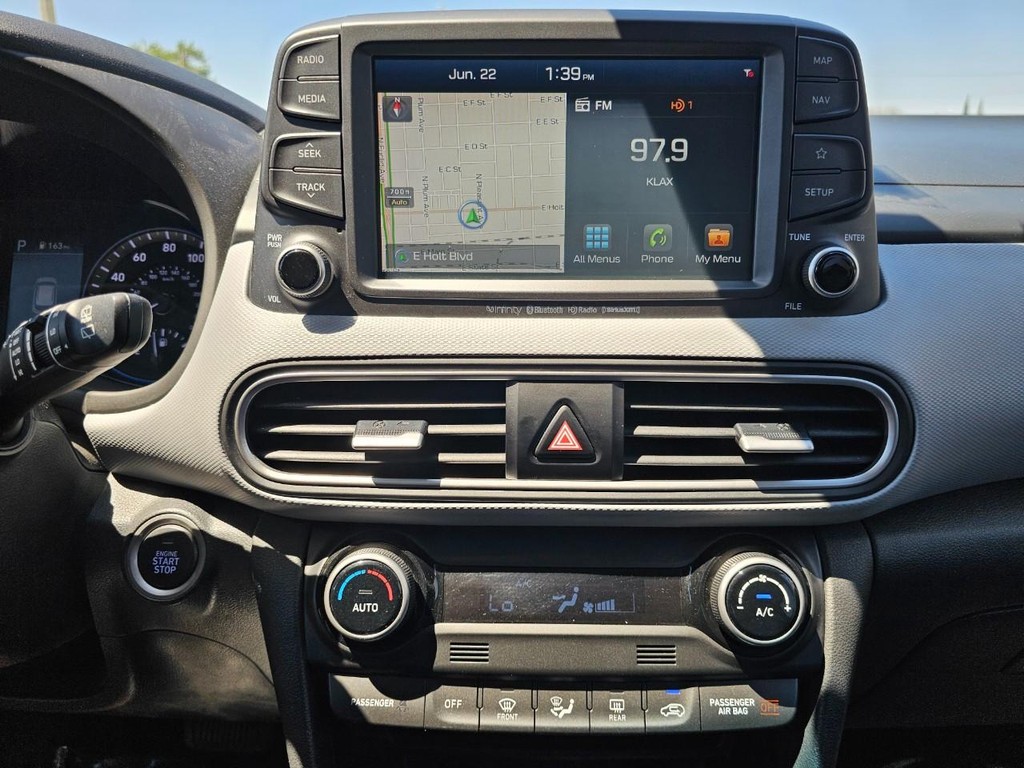 Hyundai Kona Vehicle Full-screen Gallery Image 21