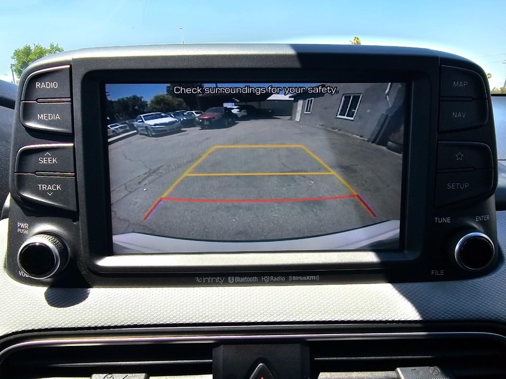 Hyundai Kona Vehicle Full-screen Gallery Image 22