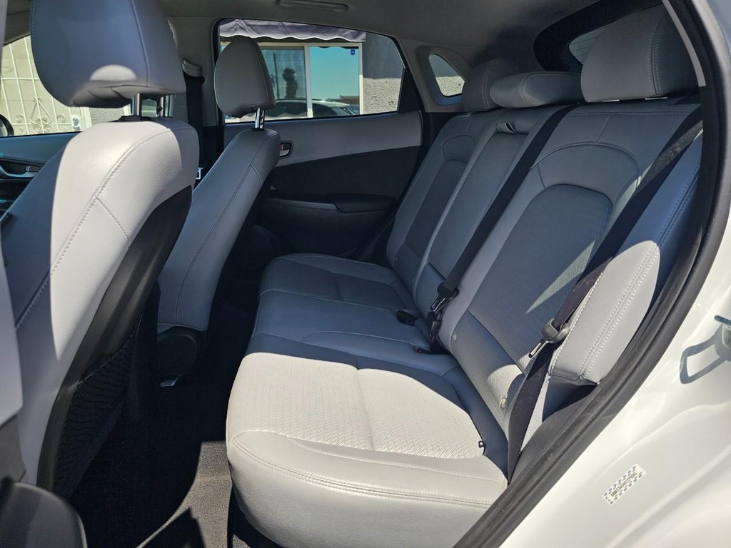 Hyundai Kona Vehicle Full-screen Gallery Image 25