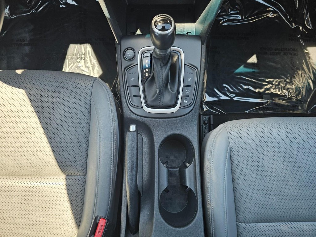 Hyundai Kona Vehicle Full-screen Gallery Image 31