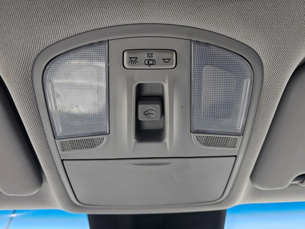 Hyundai Kona Vehicle Full-screen Gallery Image 32