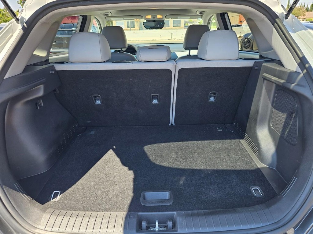 Hyundai Kona Vehicle Full-screen Gallery Image 34