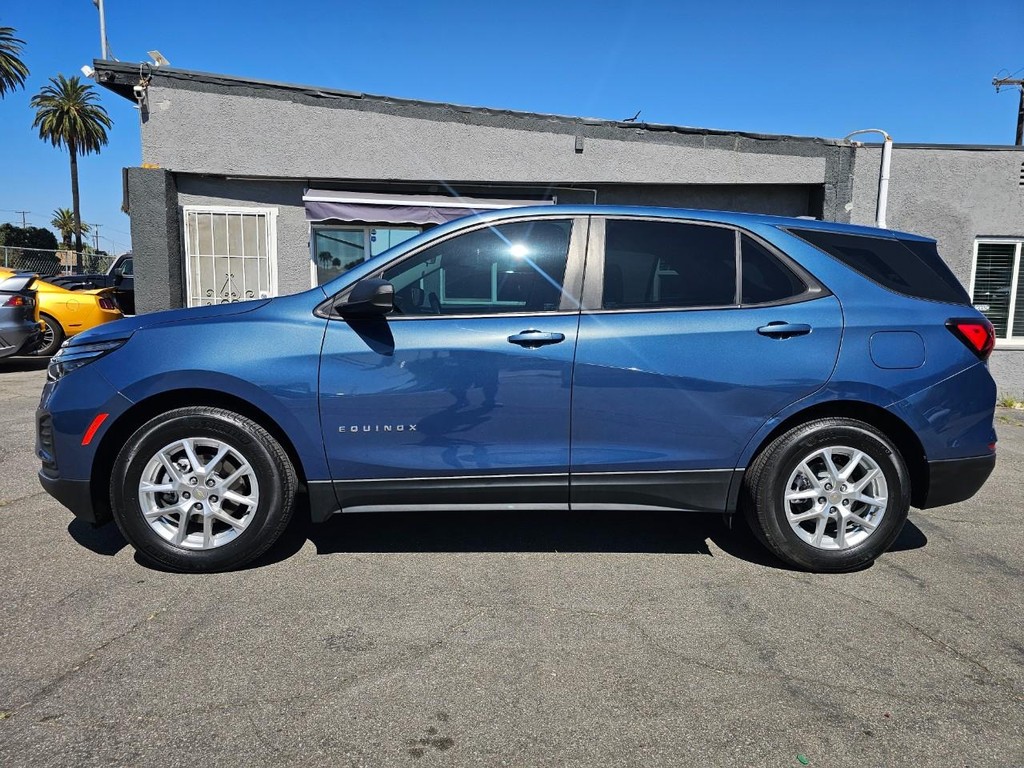 Chevrolet Equinox Vehicle Full-screen Gallery Image 2