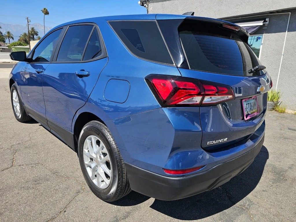 Chevrolet Equinox Vehicle Full-screen Gallery Image 3