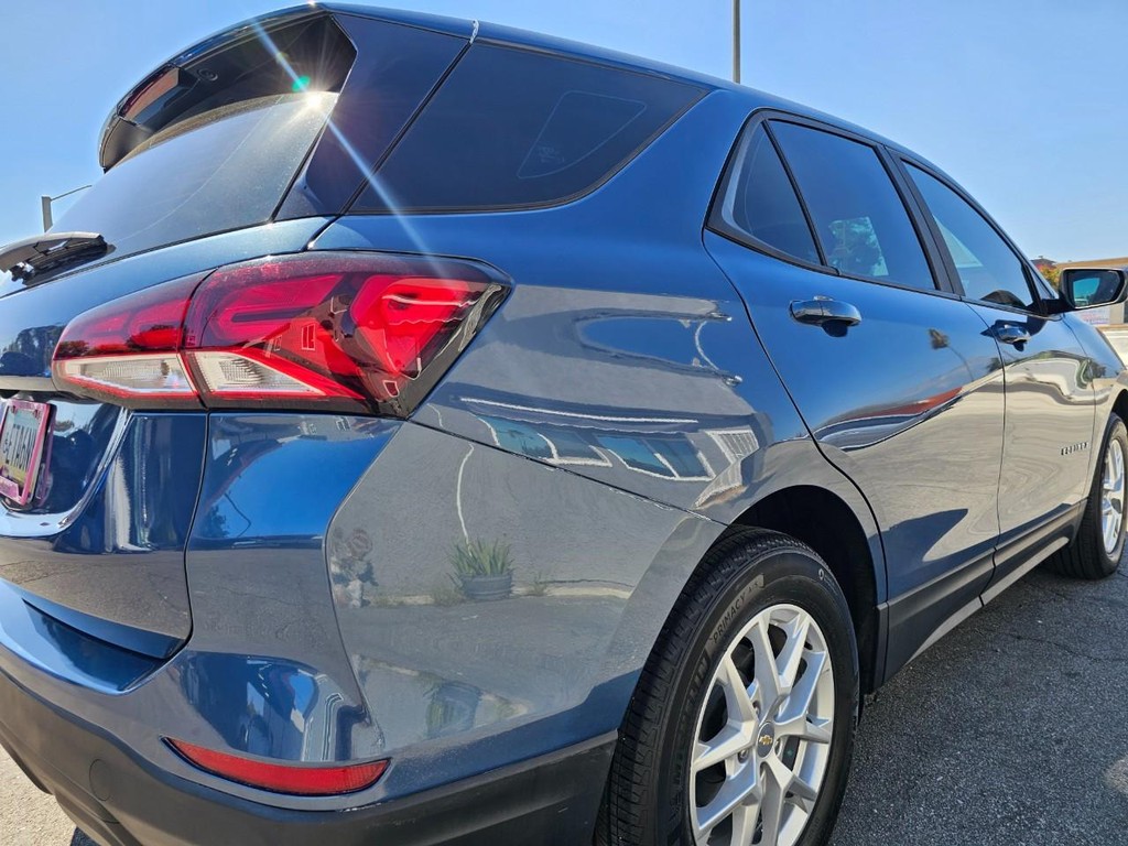 Chevrolet Equinox Vehicle Full-screen Gallery Image 12