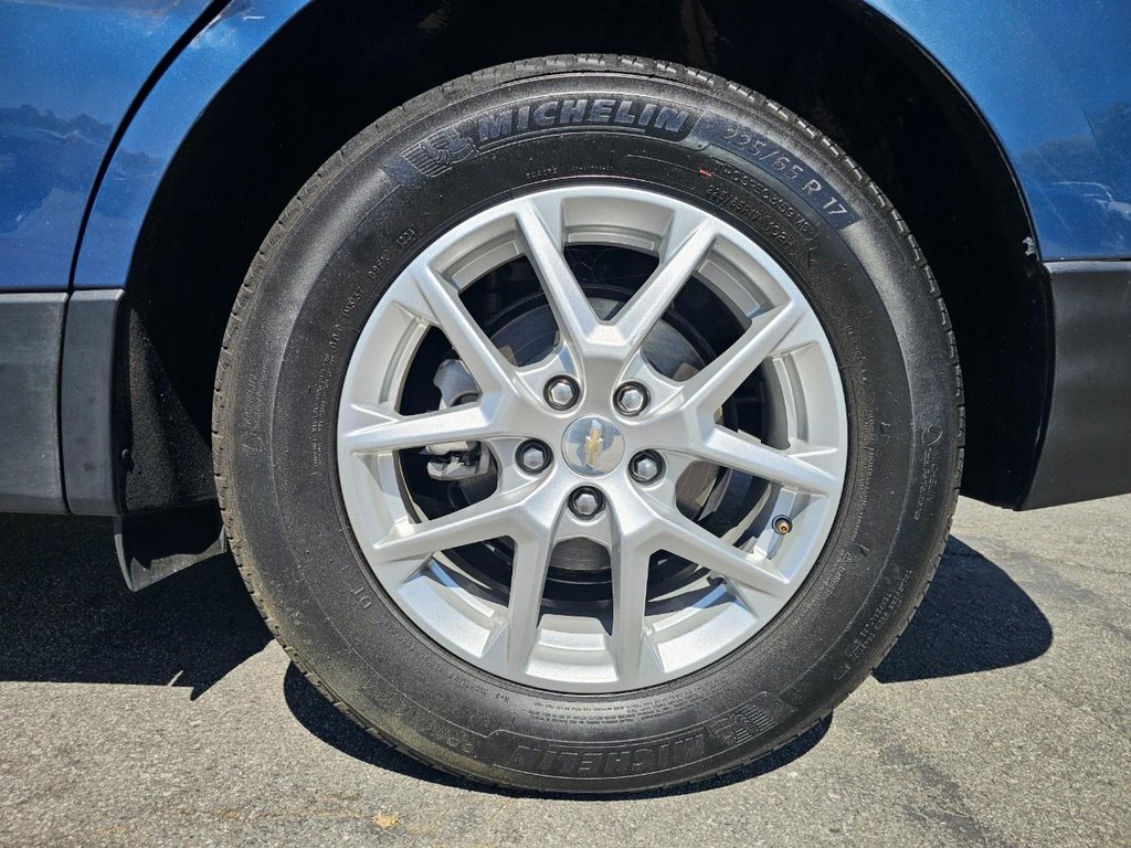 Chevrolet Equinox Vehicle Full-screen Gallery Image 14