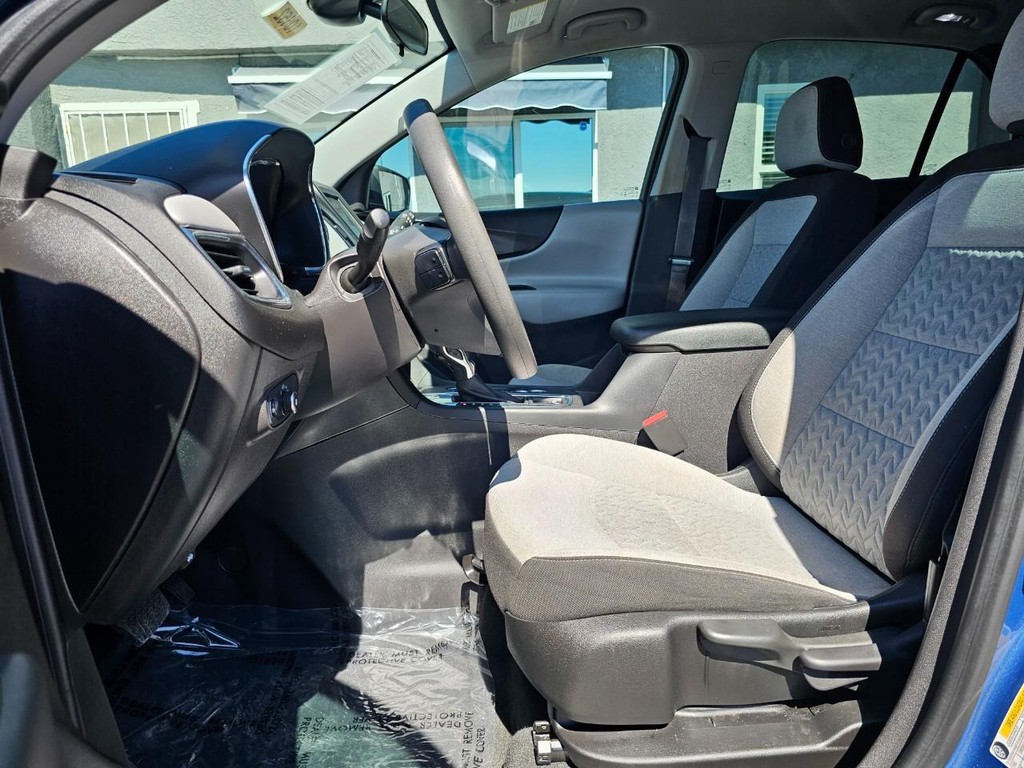 Chevrolet Equinox Vehicle Full-screen Gallery Image 16